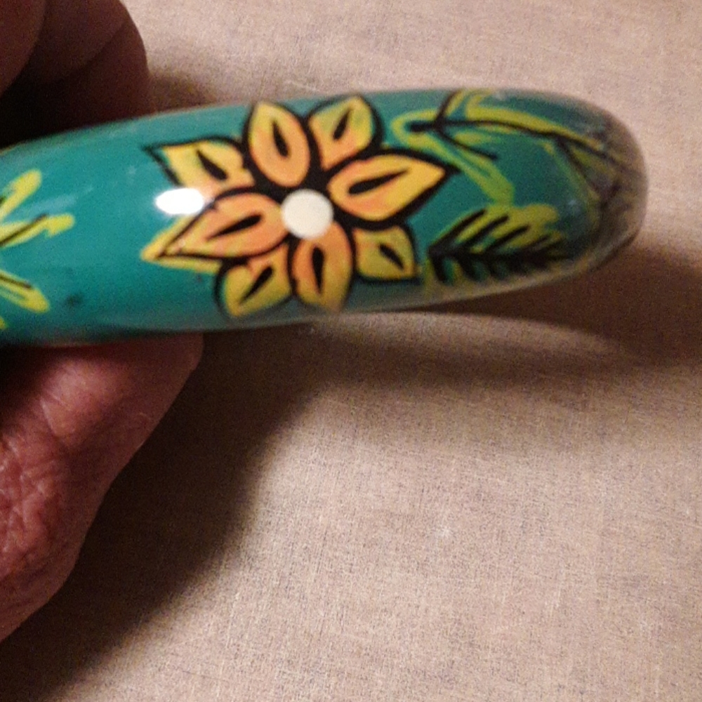Vintage green floral bangle bracelet.